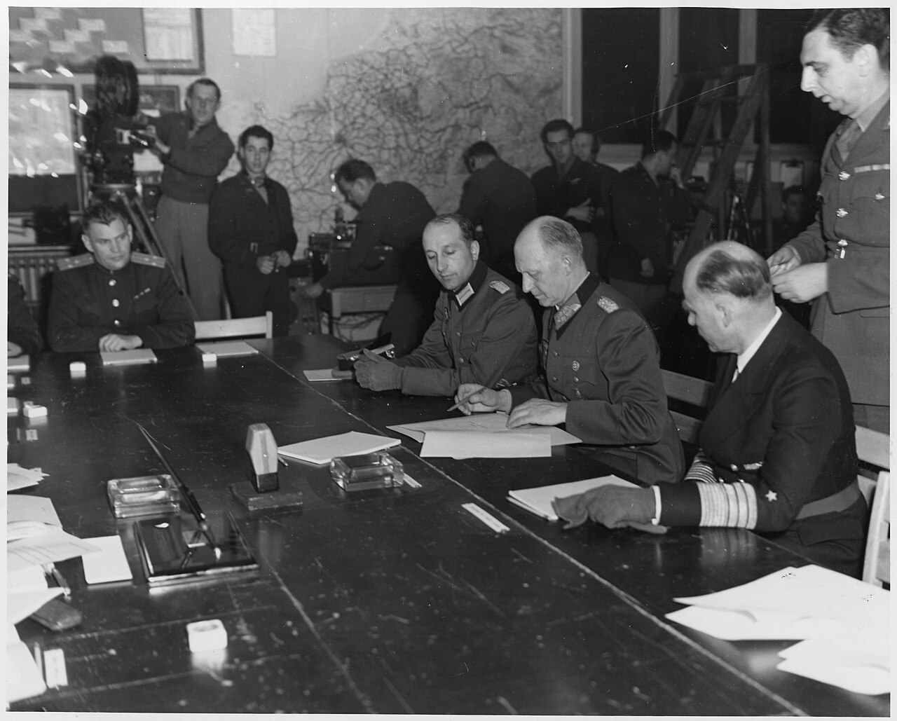 Colonal_General_Alfred_Jodl,_Chief_of_Staff_under_the_Doenitz_Regime,_signs_the_document_of_unconditional_surrender...._-_NARA_-_195338.jpg