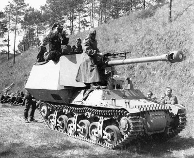 7.5cm_pak_40_1_auf_geschutzwagen_lorraine_schlepper_f.jpg