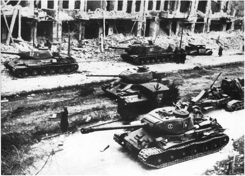 Soviet Armor in Berlin 1945.jpg