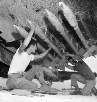 00 F4U_MAG-33_Okinawa_Jun1945 (1).jpg