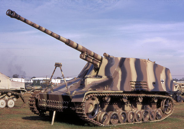 German Nashorn-2.jpg