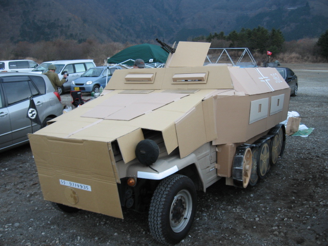 Cardboard-Armored-Vehicle-German-Half-Track.jpg