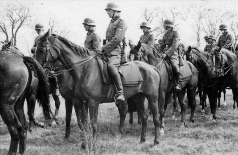 Bundesarchiv_Bild_101III-Adendorff-002-18A,_Russland,_SS-Kavallerie-Brigade.jpg