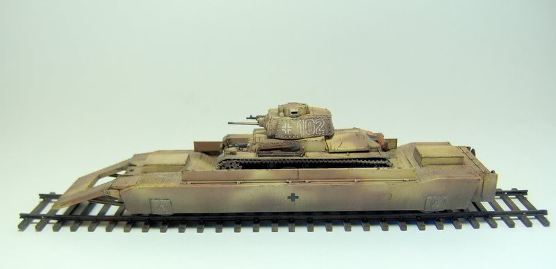 Pz38 on Tank Carrier Railcar (foto1).jpg