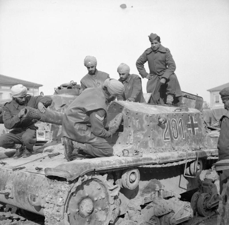 The_British_Army_in_Italy_1945_NA22006.jpg