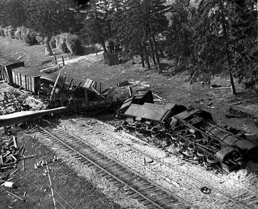 photo_train_wreck_2.png
