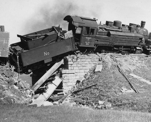 photo_train_wreck_3.png