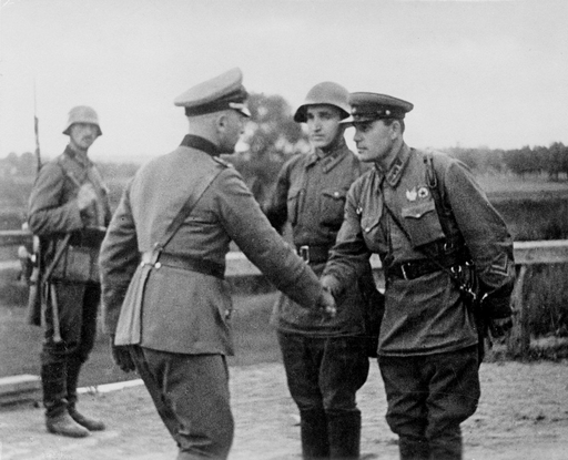german_soviet_commanders_meet.png
