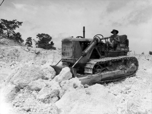 5_Airfield_Construction_Sqn_bulldozer_1944.jpg
