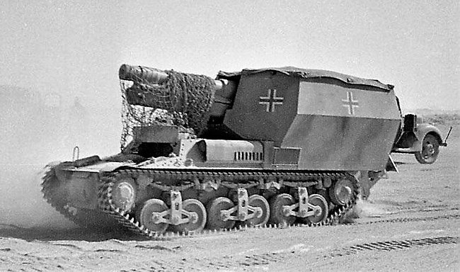 15 cm sFH 13 (Sf) auf GW Lorraine Schlepper(f).jpg