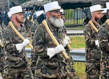 The tradition of wearing a beard is maintained<br />in the Engineer regiment of the Foreign Legion.
